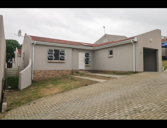 3 BEDROOM TOWNHOUSE FOR SALE IN CAMBRIDGE